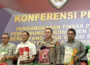 Satgas Pangan Polri Menunjukkan Barang Bukti 201 Ton Beras Oplosan Berbagai Merek