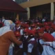 Siswa Dan Orangtua Memadati Halaman Sd Negeri Pangkalan Jati 1 Depok Di Pagi Hari Pertama Sekolah