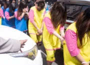 Tersangka Kasus Penjualan Bayi Ke Singapura Digiring Di Mapolda Jabar, Bandung