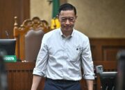 Tom Lembong Mendengarkan Vonis Di Pengadilan Tipikor Dalam Kasus Impor Gula