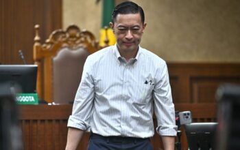 Tom Lembong Mendengarkan Vonis Di Pengadilan Tipikor Dalam Kasus Impor Gula