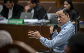 Tom Lembong Saat Memberikan Kesaksian Di Sidang Kasus Impor Gula Di Pengadilan Tipikor
