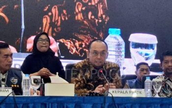 Kepala Ppatk Ivan Yustiavandana Dalam Konferensi Pers Tentang Pemblokiran Rekening