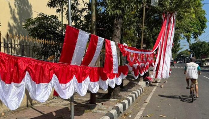 Pedagang Bendera Bingung dengan Tren One Piece Jelang HUT RI