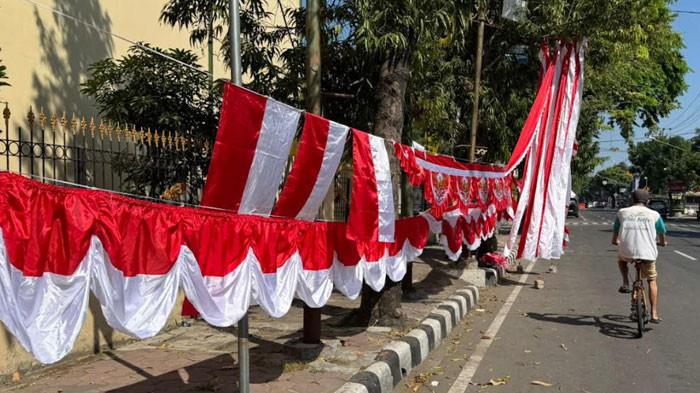 Penjualan Bendera Merah Putih Menurun Di Tengah Tren Bendera Anime