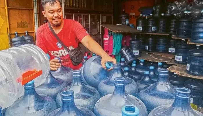 Mayoritas Air Isi Ulang Terbukti Terkontaminasi Bakteri, Ahli Ingatkan Bahaya Kesehatan